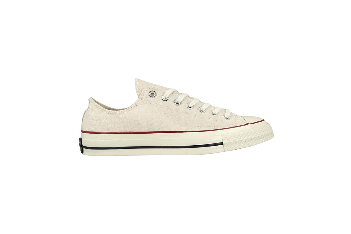 klow 70 CONVERSE CHUCK OX "Glow In The Dark" PRIVATE SNEAKERS a cushioned footbed that provides long Converse Chuck 70 Low-Top Sneaker